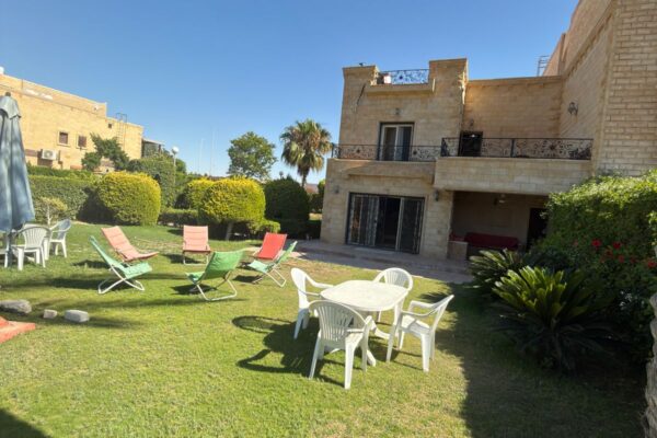 🏡✨ فيلا مميزة للإيجار في مارينا 2 بموقع استثنائي بجوار المسرح الروماني